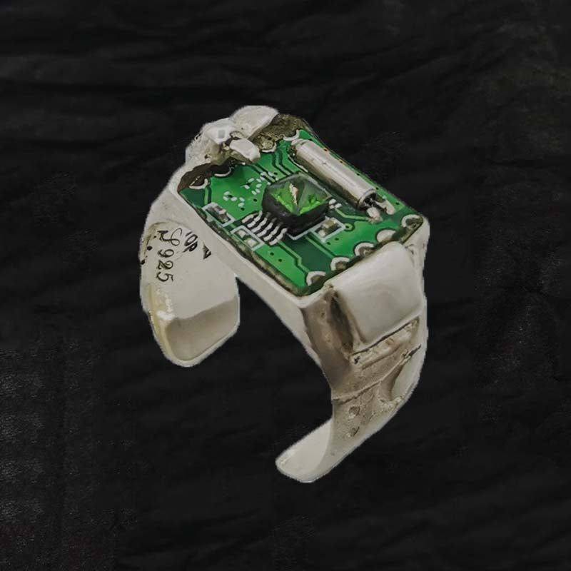 "Cyber Chic"Emerald Mechanical Ring